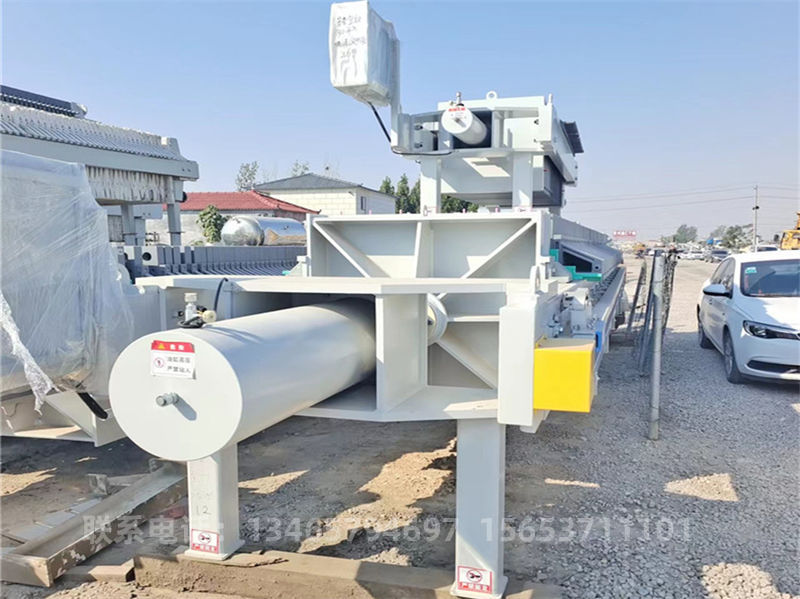 全自動(dòng)廂式隔膜壓濾機(jī).jpg